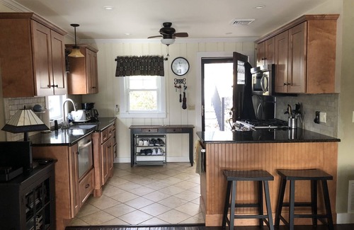 Westminster Cabaña | Waterfront Cottage 5 minutes to Mount Wachusett, Dock, Pet Friendly, Kayaks