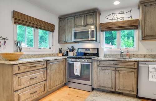 Alanson Cabaña | Waterfront Cottage w/ Dock on Burt Lake!