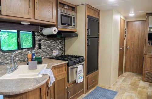 Westview Casa | Waterfront, cozy 2-bedroom camper on Rough River Lake