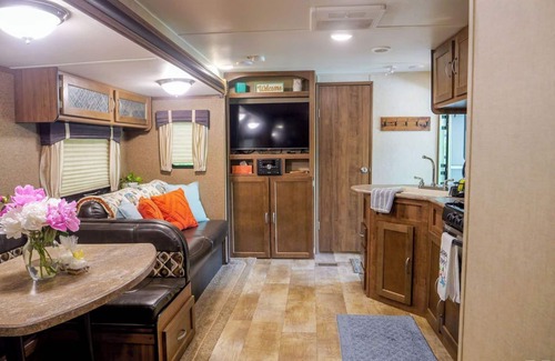 Westview Casa | Waterfront, cozy 2-bedroom camper on Rough River Lake