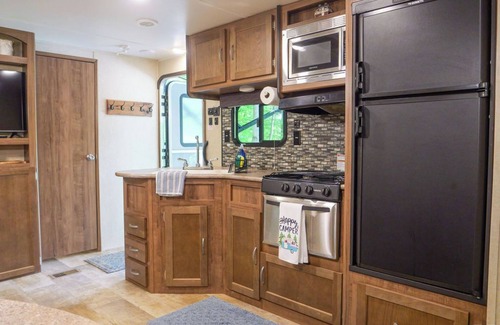 Westview Casa | Waterfront, cozy 2-bedroom camper on Rough River Lake