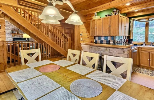 Newbury Cabina | Waterfront cozy cabin near Mt. & Lake Sunapee