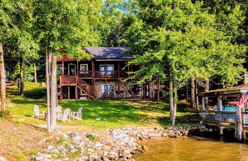 Leesville Cabina | Acogedor Log Cabin Lake House - The Sunset Cabin