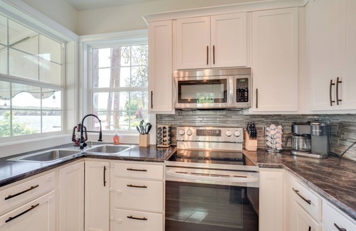 Tumtum Cabina | Waterfront Deck w/Fire Pit: Lake Spokane Gem!