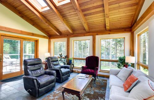 Deer Isle Casa | Waterfront Deer Isle Retreat with Fire Pit!