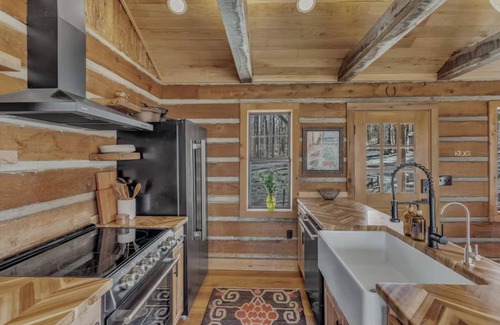 Nunnelly Cabina | Waterfront Designer Cabin w/ Dock, Decks, Hot tub and Fire Pits.