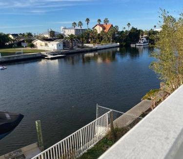 Spring Hill Casa | Waterfront-Direct Gulf Access-Dock-Kayaks-Pool