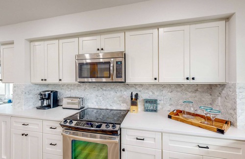 Pointblank Casa | Waterfront dog-friendly home with pier access, alfresco dining, & kayak