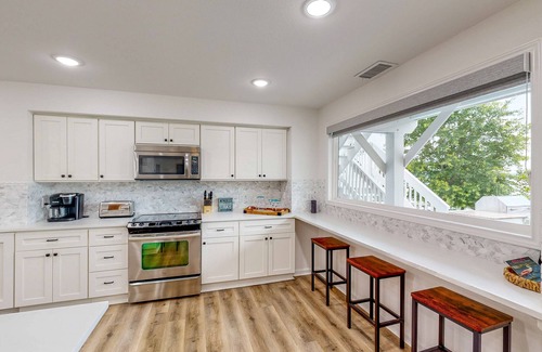 Pointblank Casa | Waterfront dog-friendly home with pier access, alfresco dining, & kayak