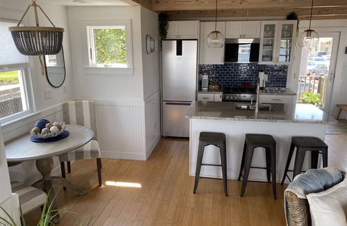 Vineyard Haven Cabaña | WATERFRONT Downtown Cottage w/ Beach