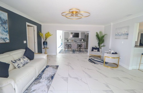 Ruskin Casa | Waterfront Elegance