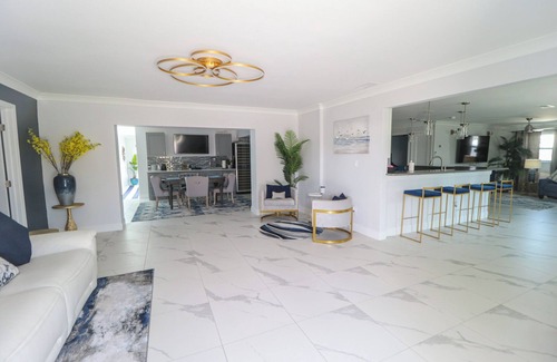 Ruskin Casa | Waterfront Elegance