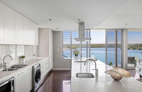 Caringbah South Casa | Waterfront Ensuite Queen Room - Luxury & Comfort Place in Caringbah South
