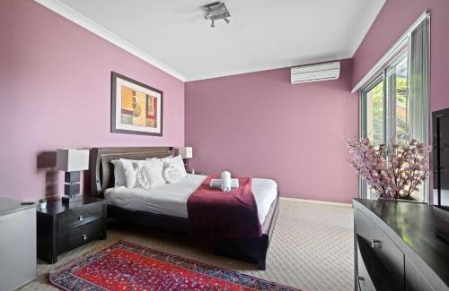 Caringbah South Casa | Waterfront Ensuite Queen Room - Luxury & Comfort Place in Caringbah South