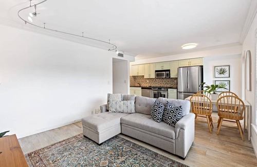 Hendricks and Venice Isles Apartamento | Waterfront Escape – Minutes to Las Olas & Beach