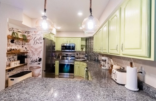 Weeki Wachee Gardens Casa | Weeki Vibes: close to Activities-Kayaks included!