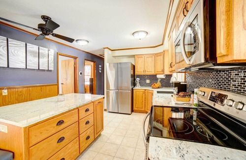 Paris Cabaña | Waterfront Evart House on Chippewa Lake Channel