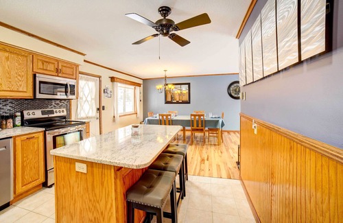 Paris Cabaña | Waterfront Evart House on Chippewa Lake Channel