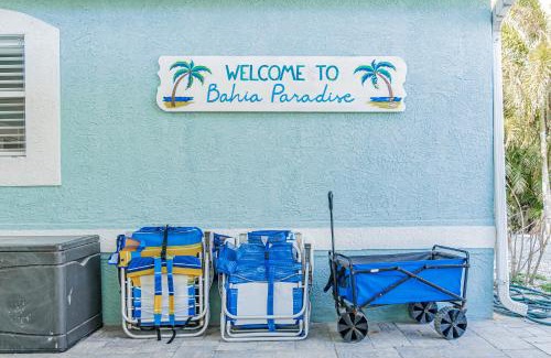 Bahia Vista Casa | Waterfront Family Compound - Free Golf Cart, Paddleboards, Heated Pool, Golden Tee 2025 Arcade Game