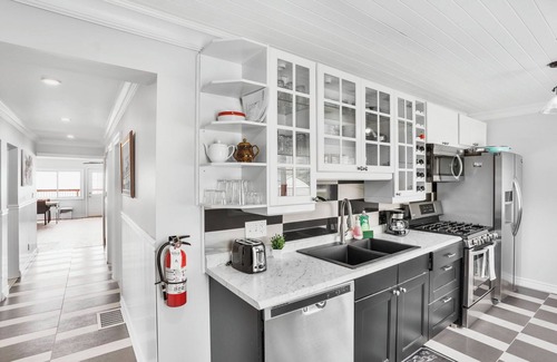 Crystal Beach Casa | Waterfront Family Cottage with 3BR + Parking