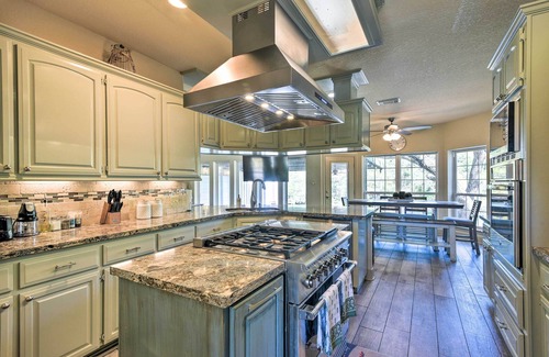 Hitchcock Casa | Waterfront Family Home w/ Patio in Hitchcock