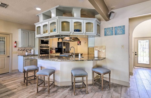 Hitchcock Casa | Waterfront Family Home w/ Patio in Hitchcock