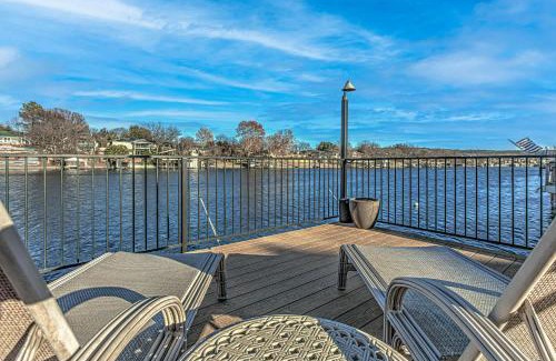 Kingsland Casa | Waterfront Family Home for 12 w Deck & Lake Views