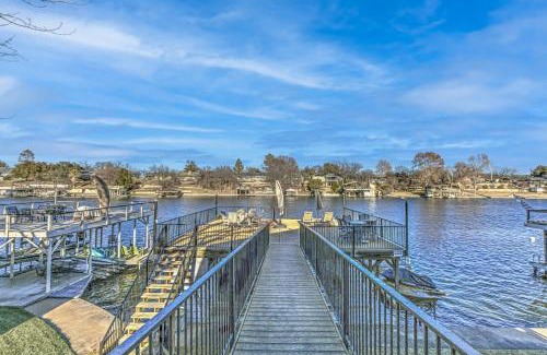 Kingsland Casa | Waterfront Family Home for 12 w Deck & Lake Views