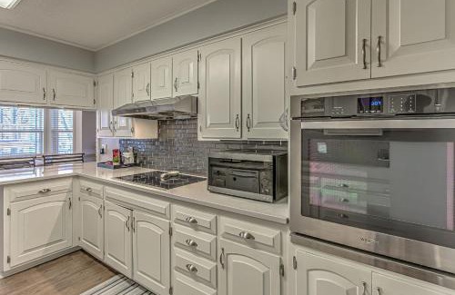 Kingsland Casa | Waterfront Family Home for 12 w Deck & Lake Views