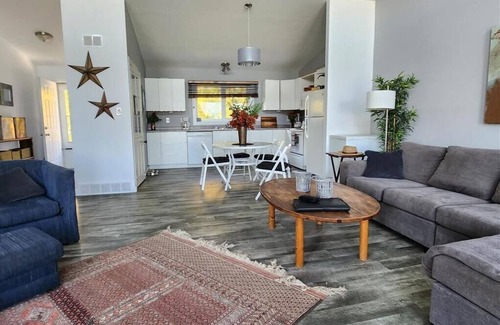 Manitoba Cabina | Waterfront Family Oasis – Comfort & Charm