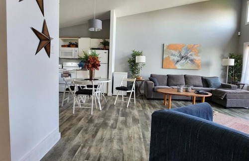 Manitoba Cabina | Waterfront Family Oasis – Comfort & Charm