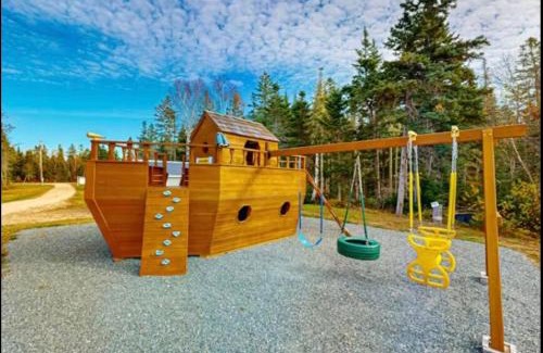Gouldsboro Casa | Waterfront Family & Pet Friendly Home with Hot Tub "Sandpiper Shores"