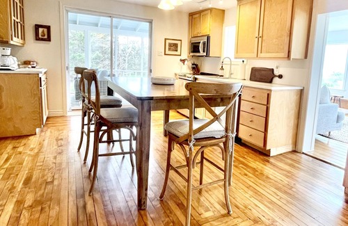 Darnley Casa | Waterfront Farmhouse - Renovated June 30 2022