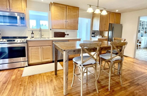 Darnley Casa | Waterfront Farmhouse - Renovated June 30 2022