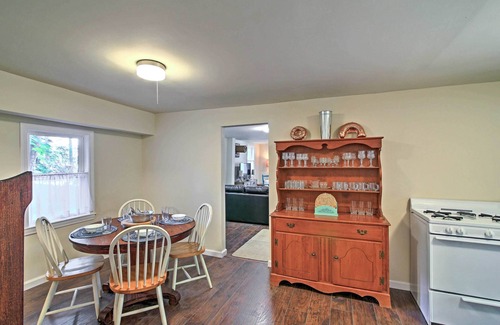 Queensbury Cabaña | Waterfront Glen Lake Cottage w / Porche, canoa y kayak!