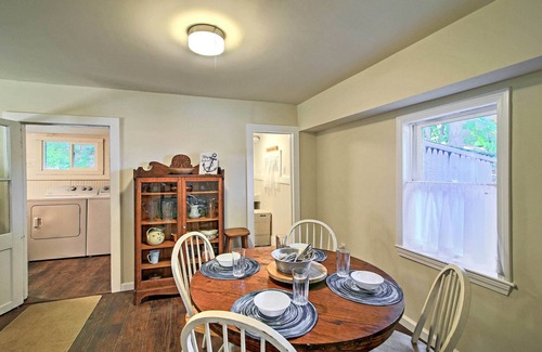 Queensbury Cabaña | Waterfront Glen Lake Cottage w / Porche, canoa y kayak!