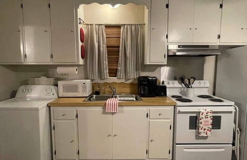 Lake Charles Casa | Waterfront | Fast WiFi | 35 Miles to Cameron LNG | Perfect for Plant Workers|Peaceful Bayou Cabin