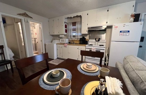 Lake Charles Casa | Waterfront | Fast WiFi | 35 Miles to Cameron LNG | Perfect for Plant Workers|Peaceful Bayou Cabin