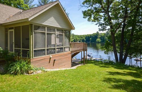 Fife Lake Casa | Waterfront Fife Lake Cottage Dock, Kayak, Sunroom