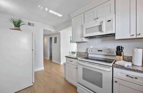 Orlando Beach Apartamento | Waterfront Oasis - Private Pier, Walk to Beach!