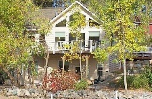 Lakeside Casa | Frente al lago Flathead Inicio (no condominio) ~ ~ Muelle de skate ~ barrio tranquilo
