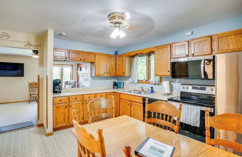 Fond du Lac Casa | Waterfront Fond du Lac Home on DeNeveu Lake!