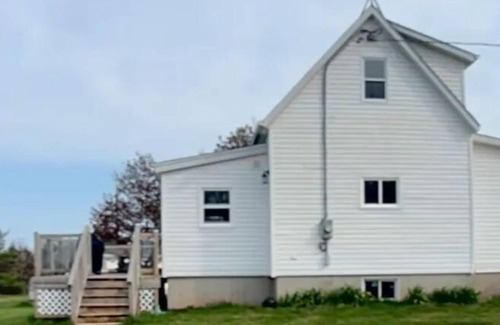 Prince County Cabaña | Waterfront Foxleyriver Cottage/ Oysters/ Kayaking/ Pool/Prince Edward Island Ca