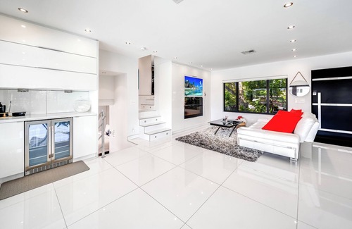 Pompano Isles Casa | Waterfront Gem+Heated Pool+Hot Tub! 1 Mile 2 Beach