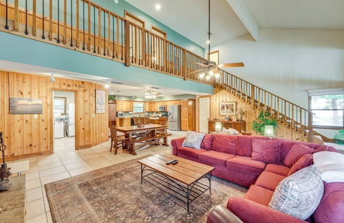 Eclectic Casa | Waterfront Gem on Lake Martin w/Kayaks & Dock!