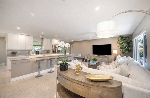 Venetian Way Casa | Waterfront Gem \ Stunning Sunsets & Wildlife Views \ Boat Dock \Mins to Beach