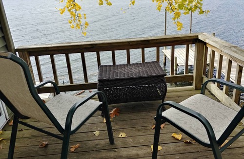 Valois Apartamento | Waterfront Getaway. Amazing views,, Minimum 3 nights. Sleeps 2