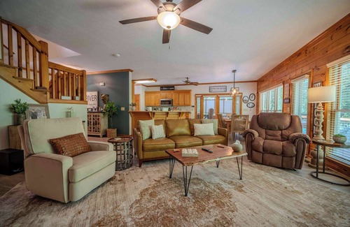 East Ellijay Casa | Waterfront Getaway:Hot Tub, Fire Pit, Near Ellijay