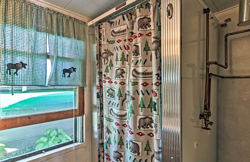 Deerwood Cabina | Waterfront Getaway w/ Beach, Paddle Boat, Fire Pit
