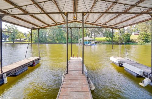 Gilbertsville Casa | Waterfront Gilbertsville Retreat on Kentucky Lake!